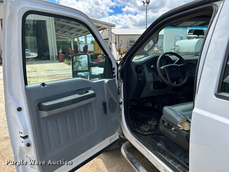 image for item NL9486 2015  Ford F550 Super Duty XL  Crew Cab utility / service truck