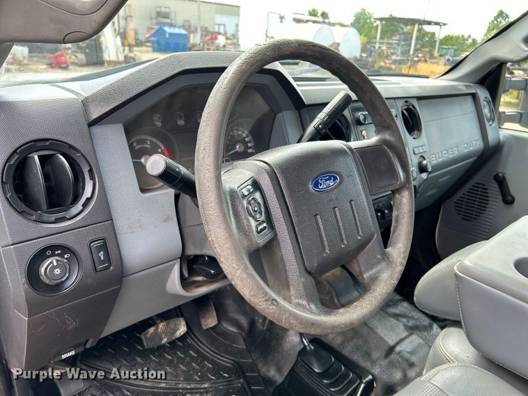 image for item NL9486 2015  Ford F550 Super Duty XL  Crew Cab utility / service truck
