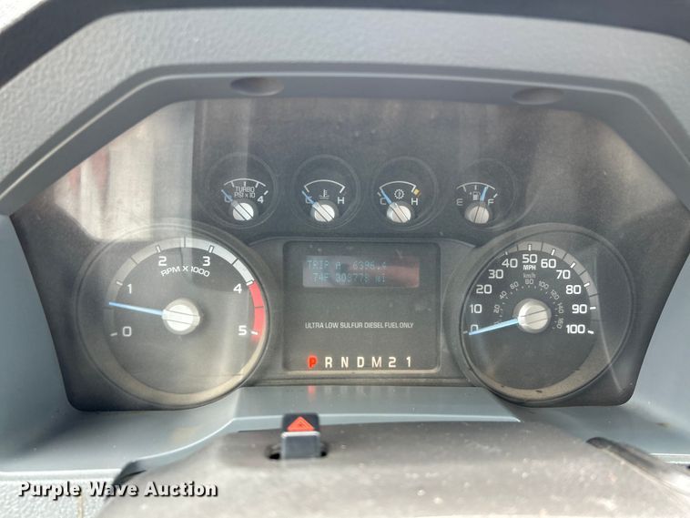 image for item NL9486 2015  Ford F550 Super Duty XL  Crew Cab utility / service truck