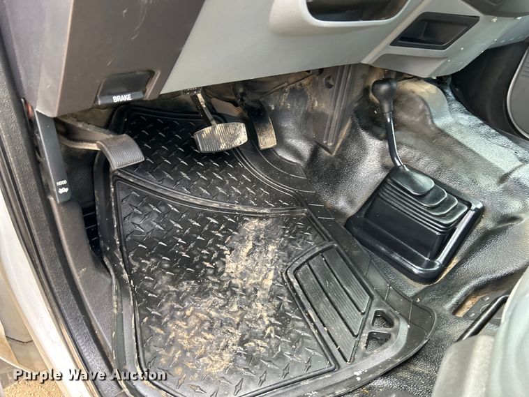 image for item NL9486 2015  Ford F550 Super Duty XL  Crew Cab utility / service truck