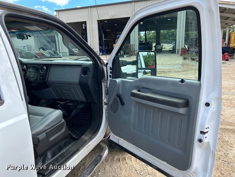 image for item NL9486 2015  Ford F550 Super Duty XL  Crew Cab utility / service truck