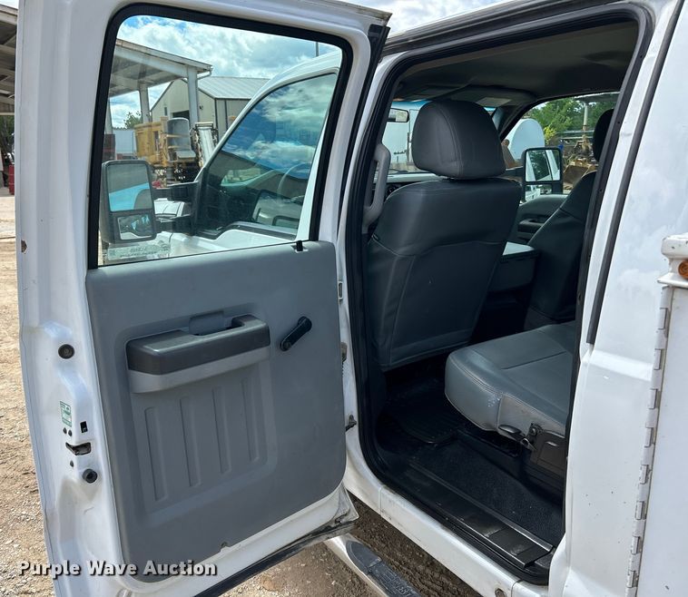 image for item NL9486 2015  Ford F550 Super Duty XL  Crew Cab utility / service truck