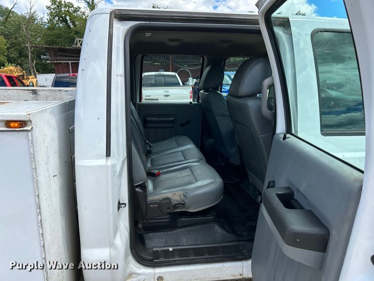 image for item NL9486 2015  Ford F550 Super Duty XL  Crew Cab utility / service truck