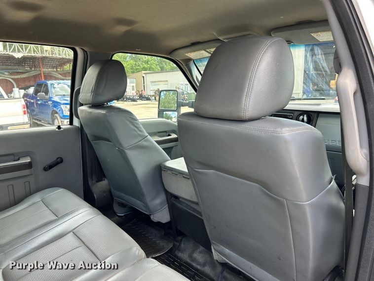 image for item NL9486 2015  Ford F550 Super Duty XL  Crew Cab utility / service truck