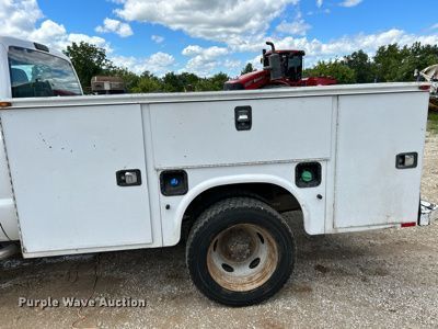 image for item NL9486 2015  Ford F550 Super Duty XL  Crew Cab utility / service truck