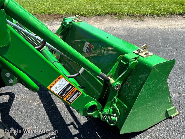 image for item NL9522 2019 John Deere 1025R  tractor
