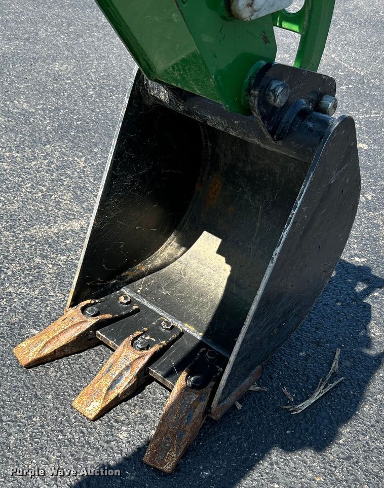 image for item NL9522 2019 John Deere 1025R  tractor