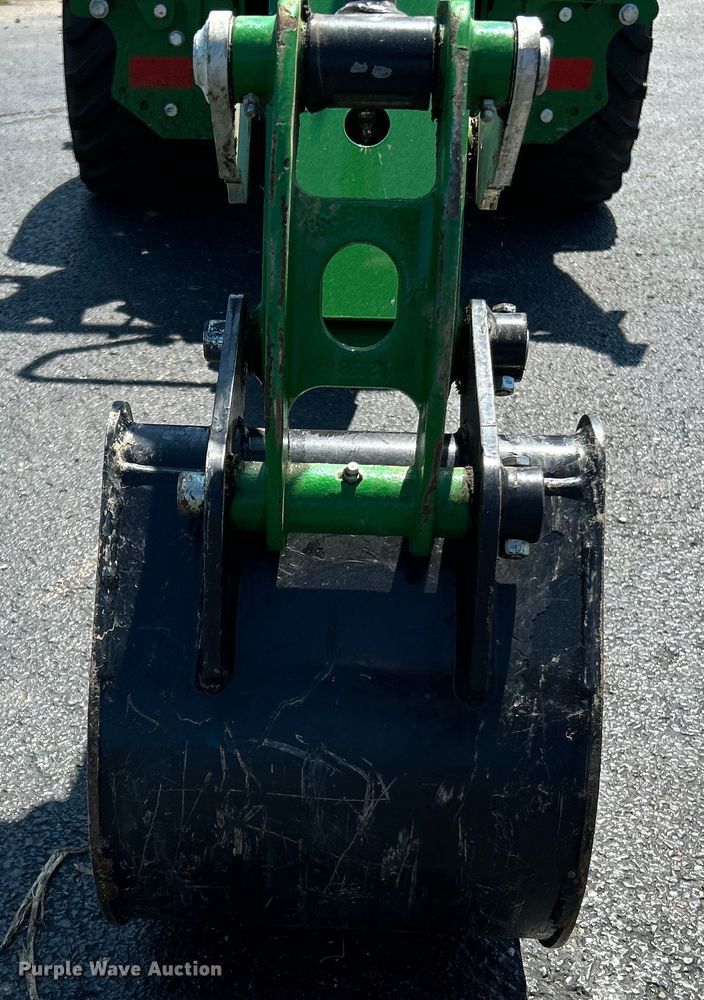 image for item NL9522 2019 John Deere 1025R  tractor