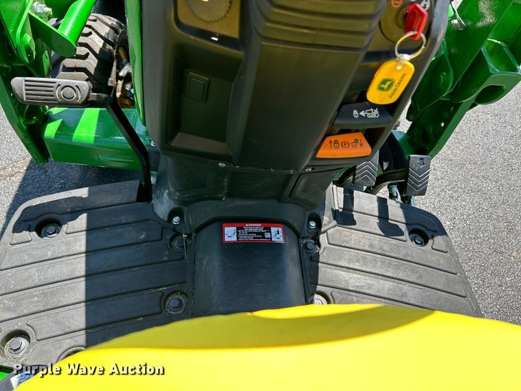 image for item NL9522 2019 John Deere 1025R  tractor