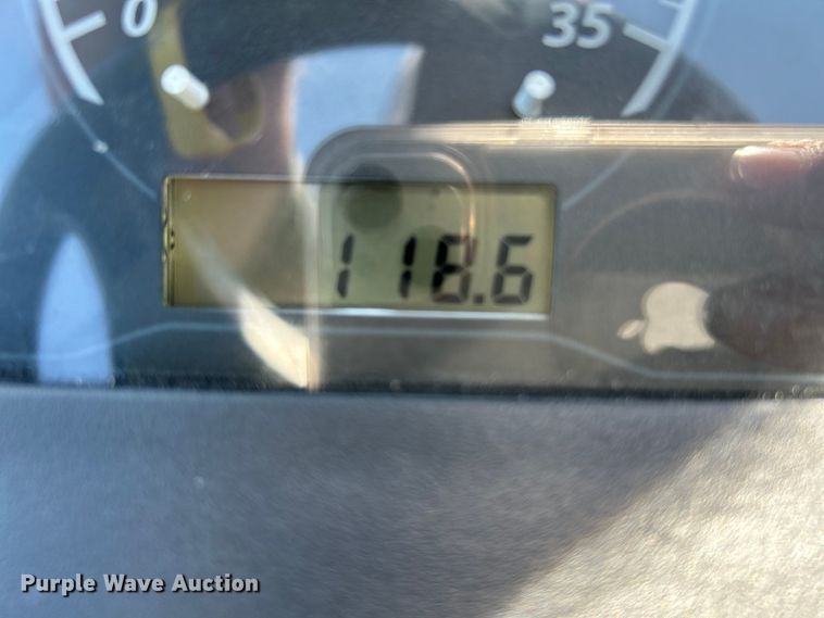 image for item NL9522 2019 John Deere 1025R  tractor