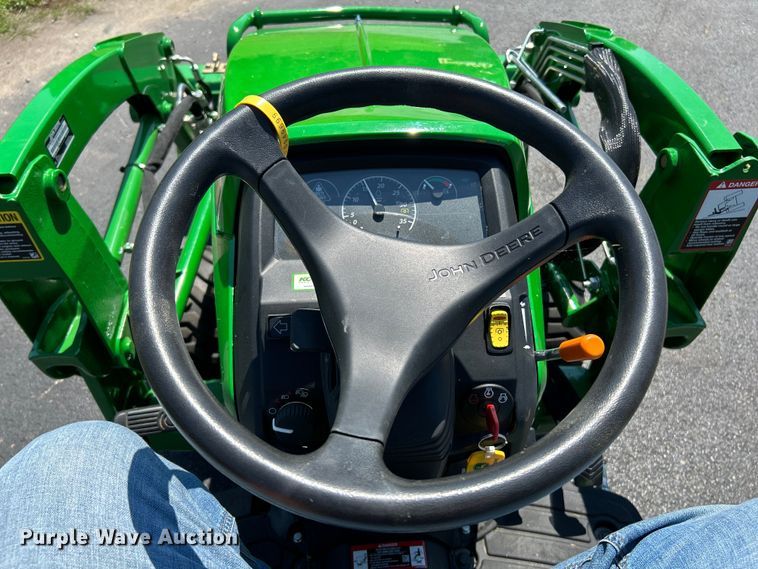image for item NL9522 2019 John Deere 1025R  tractor