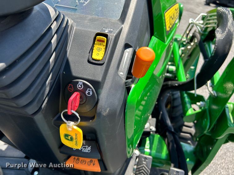 image for item NL9522 2019 John Deere 1025R  tractor