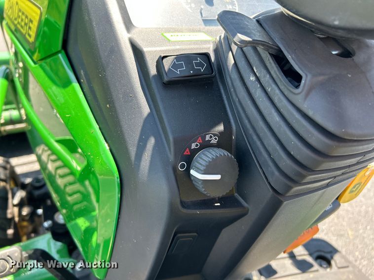 image for item NL9522 2019 John Deere 1025R  tractor