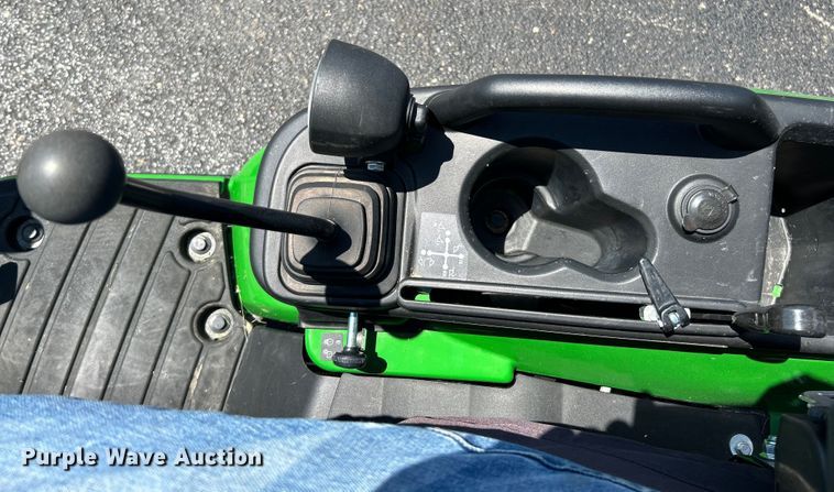 image for item NL9522 2019 John Deere 1025R  tractor