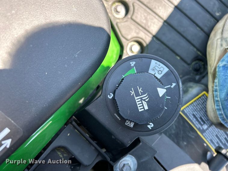 image for item NL9522 2019 John Deere 1025R  tractor