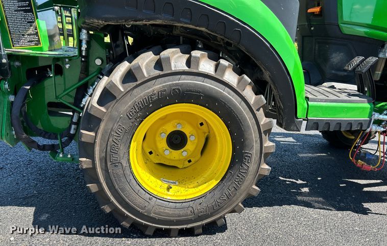 image for item NL9522 2019 John Deere 1025R  tractor