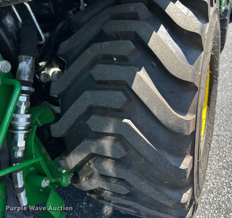 image for item NL9522 2019 John Deere 1025R  tractor