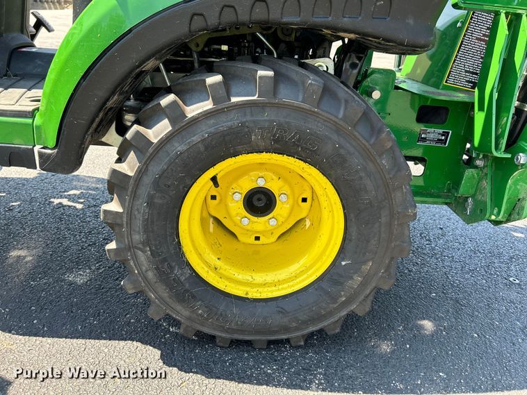 image for item NL9522 2019 John Deere 1025R  tractor