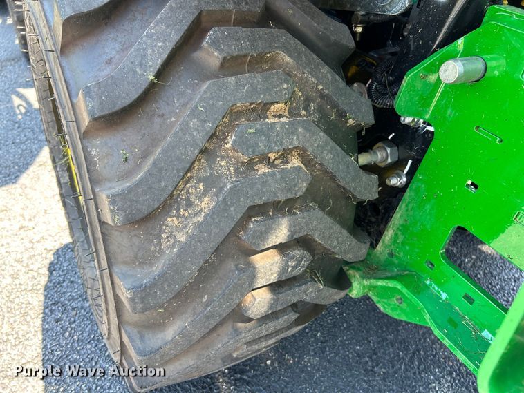 image for item NL9522 2019 John Deere 1025R  tractor