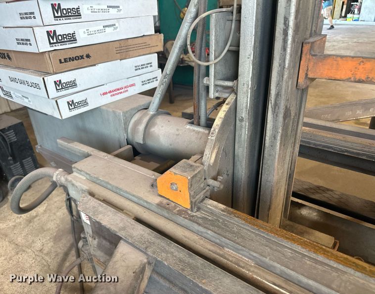 image for item NM9456 HEM V100LM-1  band saw