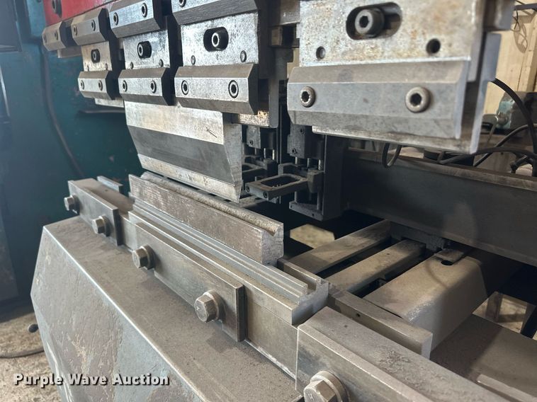 image for item NM9458 Amada RG25  press brake