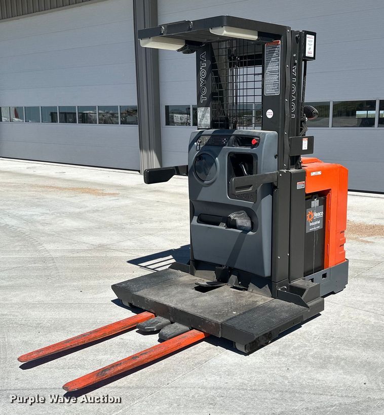 image for item NP9988 2015 Toyota 6BPU15  order picker