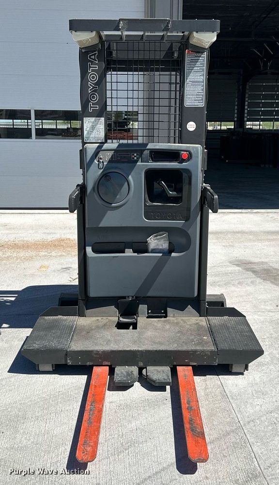 image for item NP9988 2015 Toyota 6BPU15  order picker