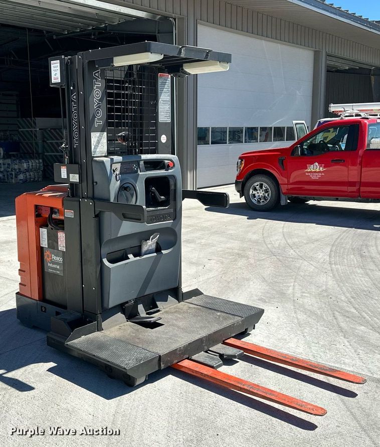 image for item NP9988 2015 Toyota 6BPU15  order picker