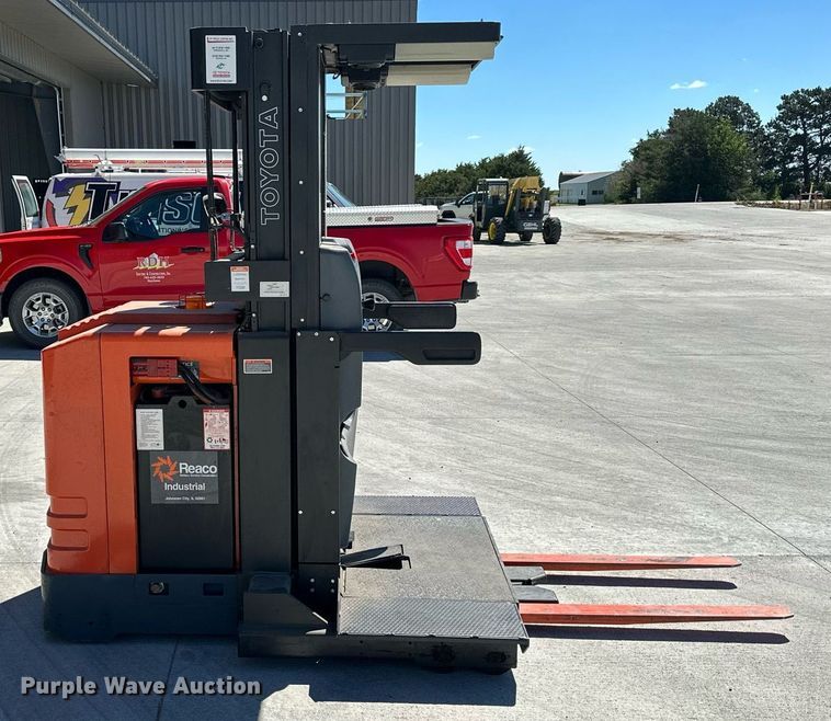 image for item NP9988 2015 Toyota 6BPU15  order picker