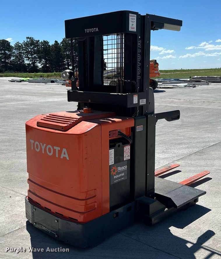 image for item NP9988 2015 Toyota 6BPU15  order picker