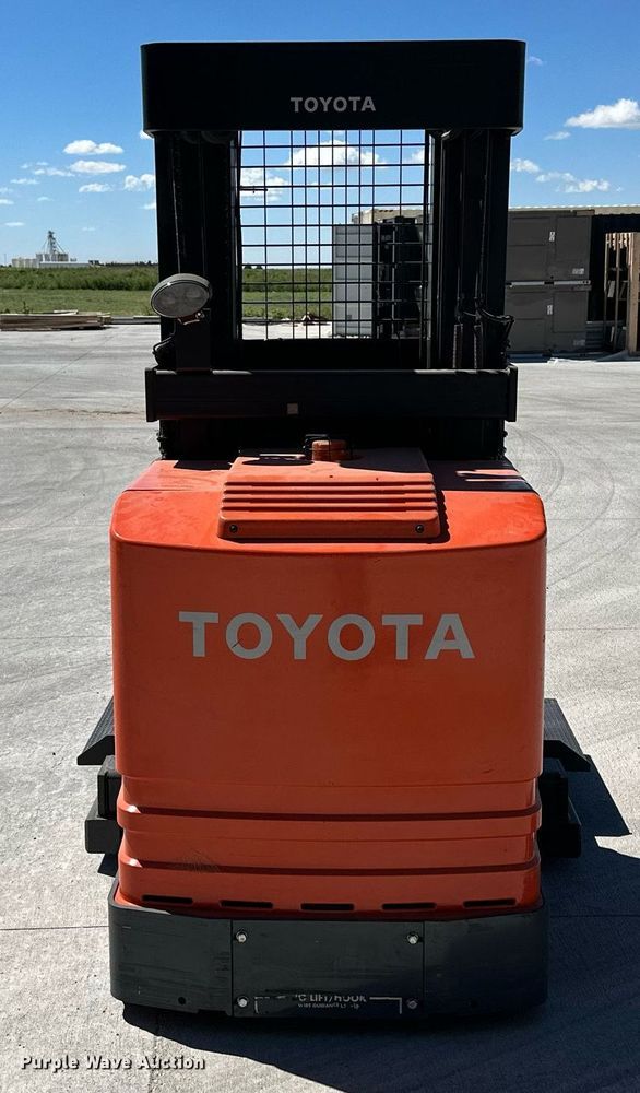 image for item NP9988 2015 Toyota 6BPU15  order picker