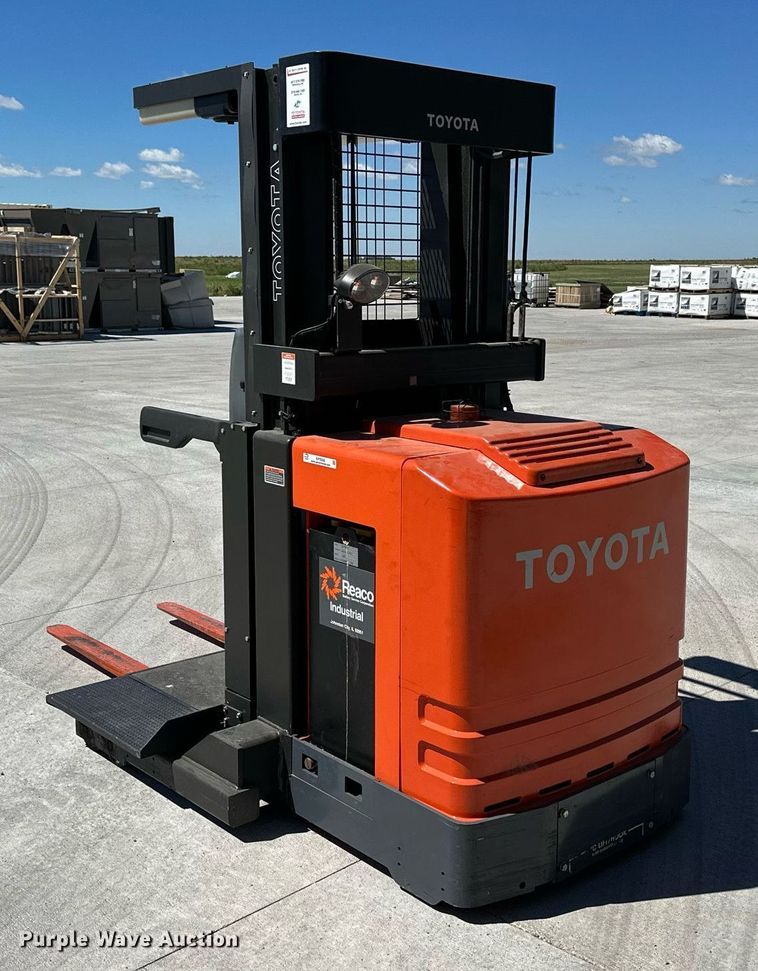 image for item NP9988 2015 Toyota 6BPU15  order picker