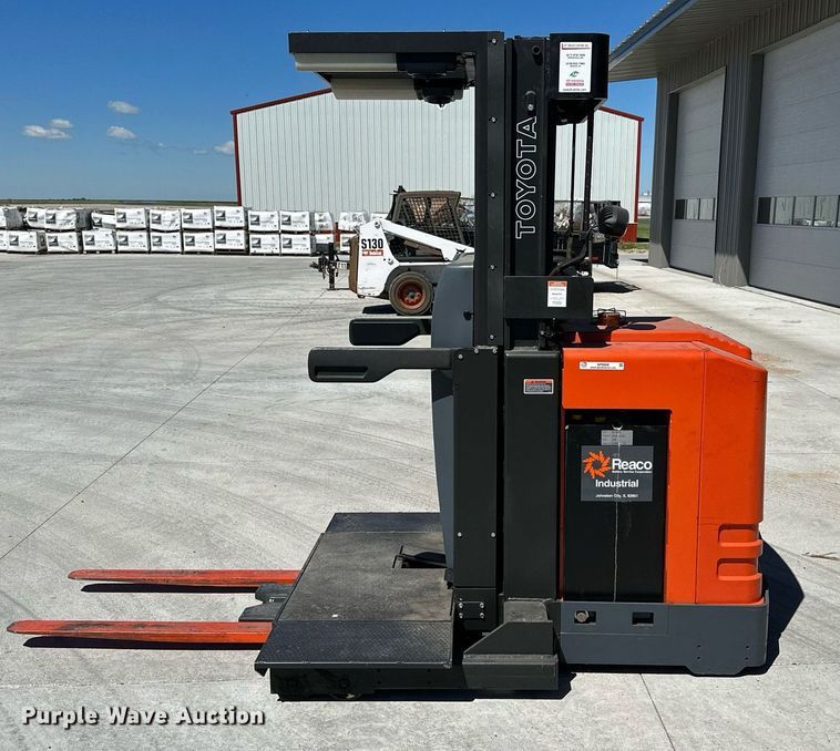 image for item NP9988 2015 Toyota 6BPU15  order picker