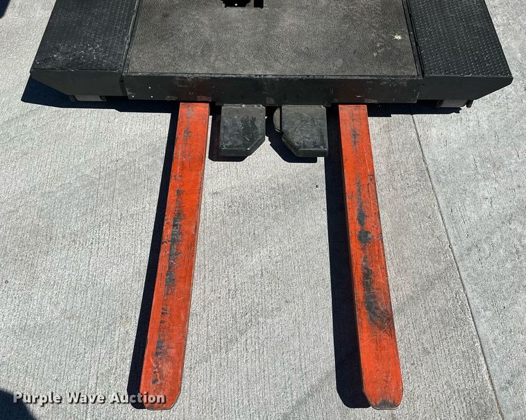 image for item NP9988 2015 Toyota 6BPU15  order picker