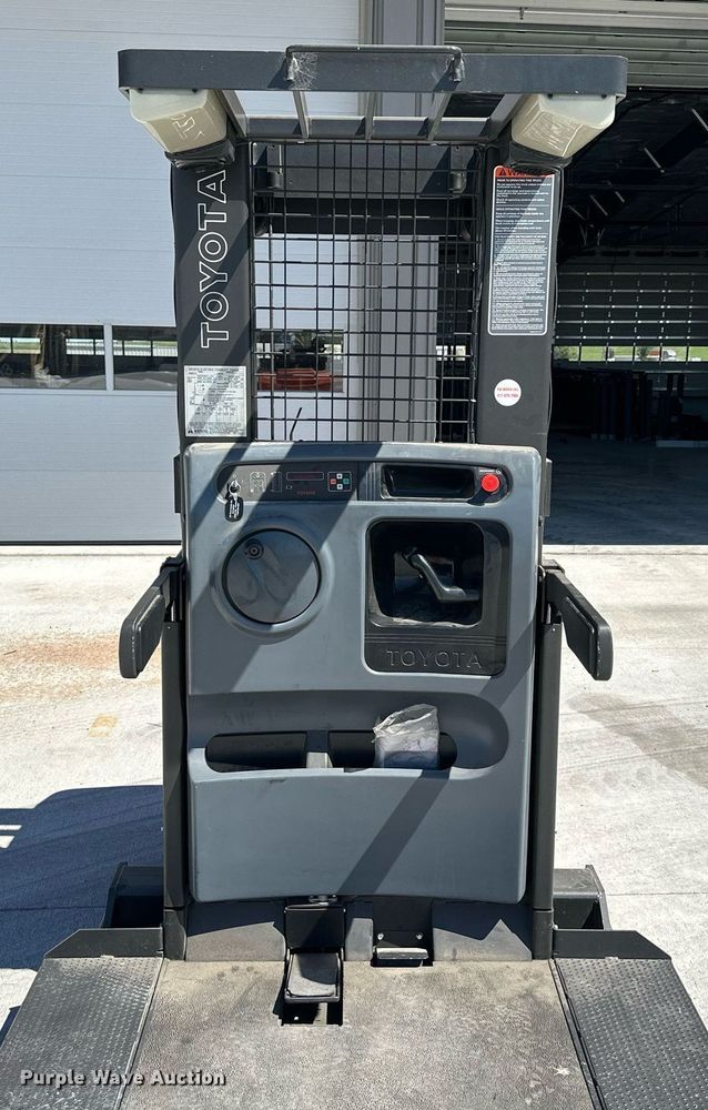 image for item NP9988 2015 Toyota 6BPU15  order picker