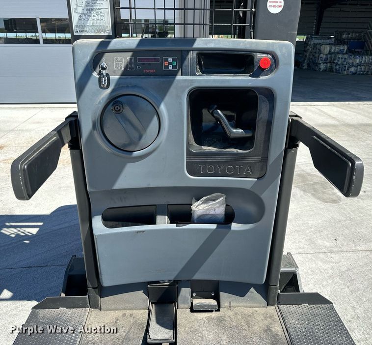 image for item NP9988 2015 Toyota 6BPU15  order picker