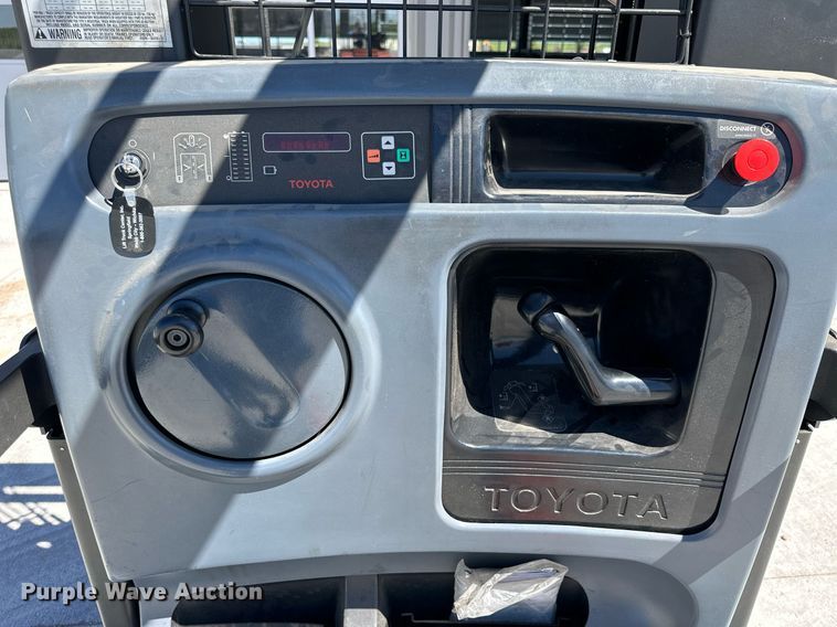 image for item NP9988 2015 Toyota 6BPU15  order picker