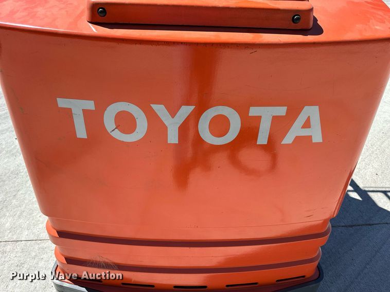 image for item NP9988 2015 Toyota 6BPU15  order picker