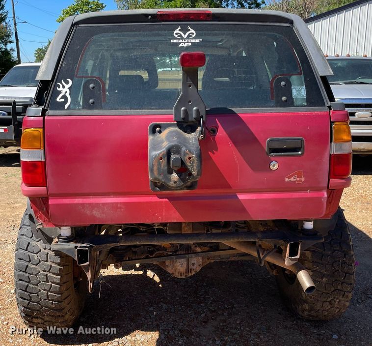 image for item NT9475 1998 Isuzu Amigo  SUV