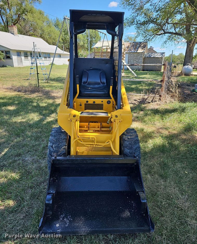image for item NU9162 Hesston Prime mover L600  skid steer loader