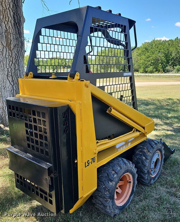 image for item NU9162 Hesston Prime mover L600  skid steer loader