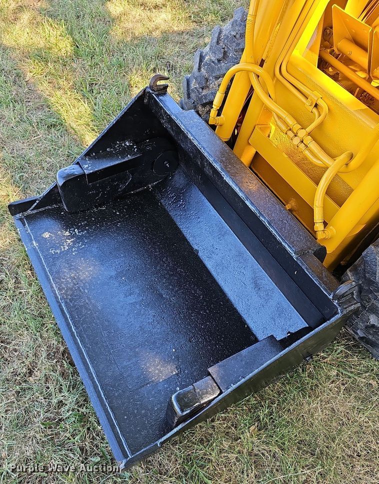 image for item NU9162 Hesston Prime mover L600  skid steer loader