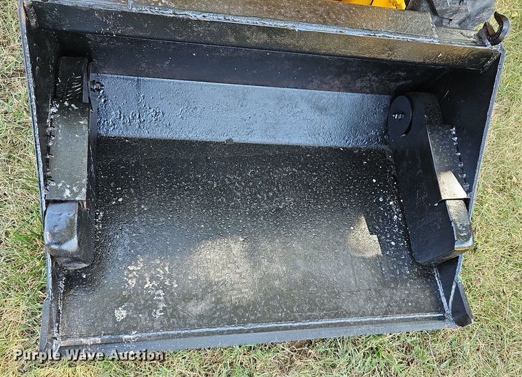 image for item NU9162 Hesston Prime mover L600  skid steer loader