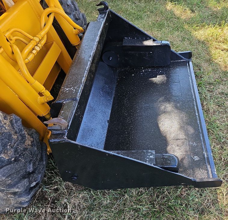 image for item NU9162 Hesston Prime mover L600  skid steer loader