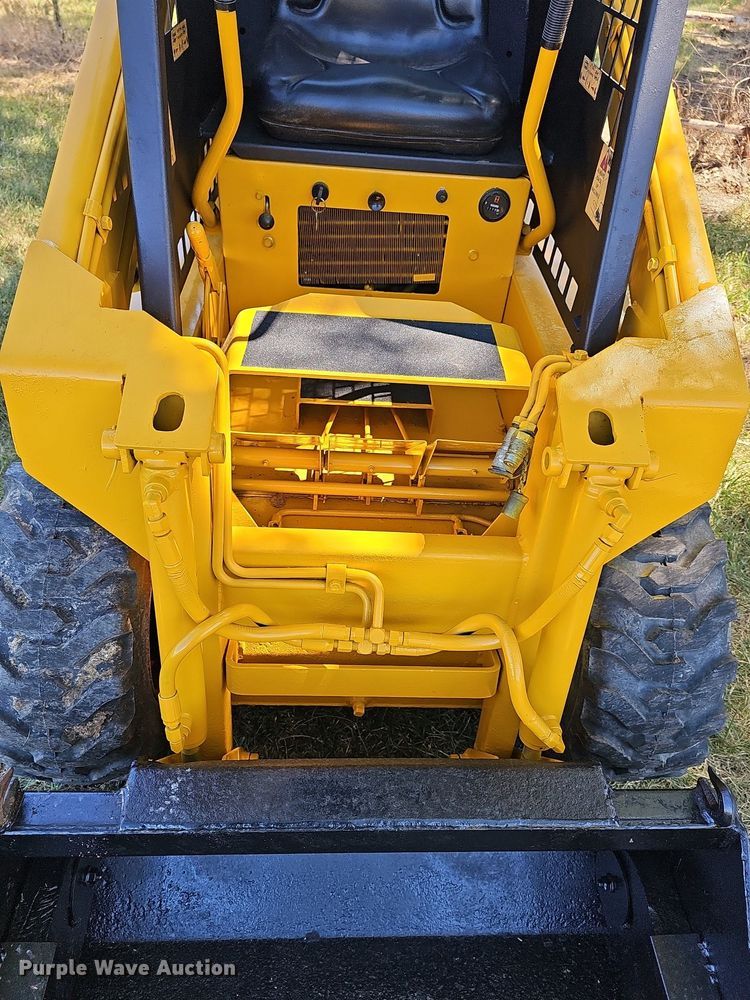 image for item NU9162 Hesston Prime mover L600  skid steer loader