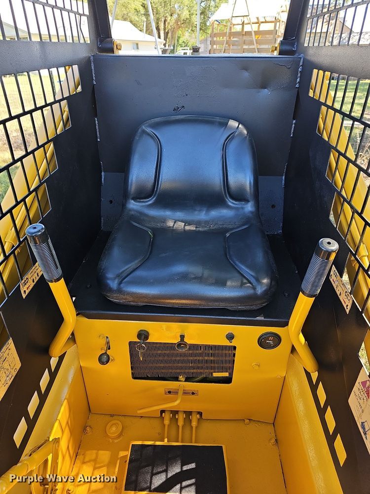 image for item NU9162 Hesston Prime mover L600  skid steer loader