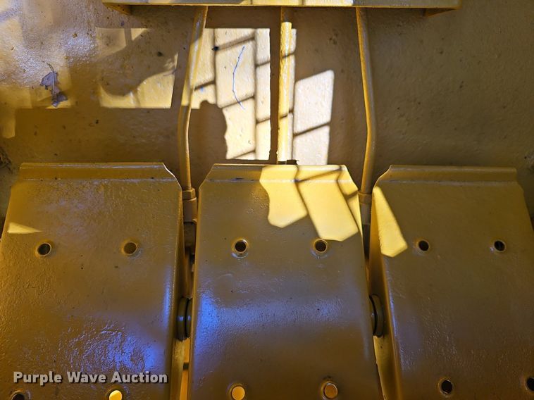 image for item NU9162 Hesston Prime mover L600  skid steer loader