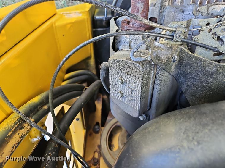 image for item NU9162 Hesston Prime mover L600  skid steer loader