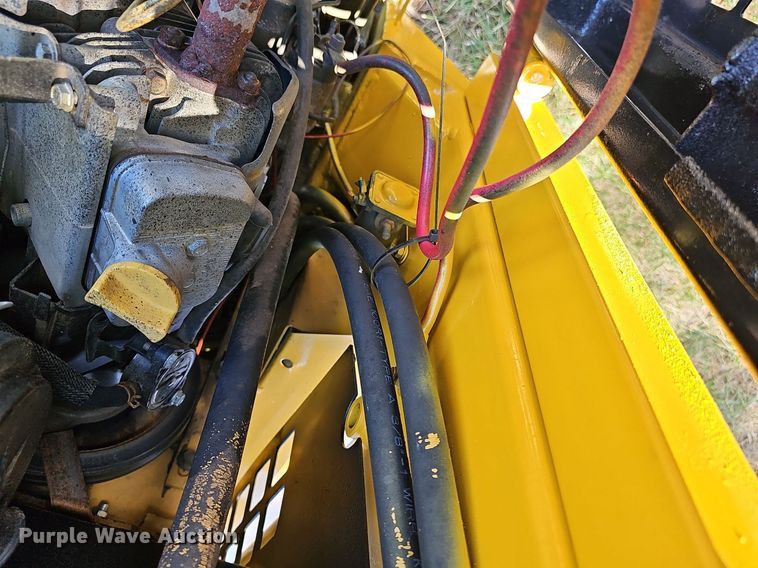 image for item NU9162 Hesston Prime mover L600  skid steer loader