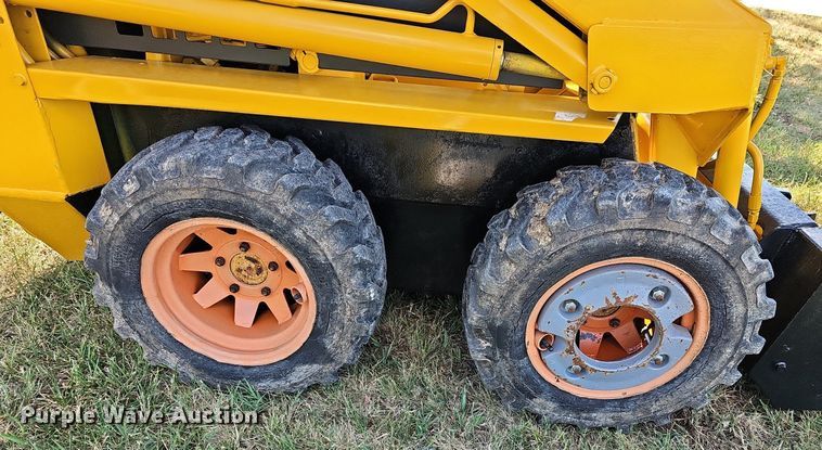 image for item NU9162 Hesston Prime mover L600  skid steer loader